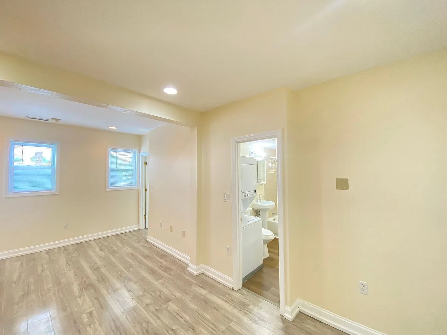 2 bed, 1.0 bath, 1050 sqft, $1,650 — Photo 4