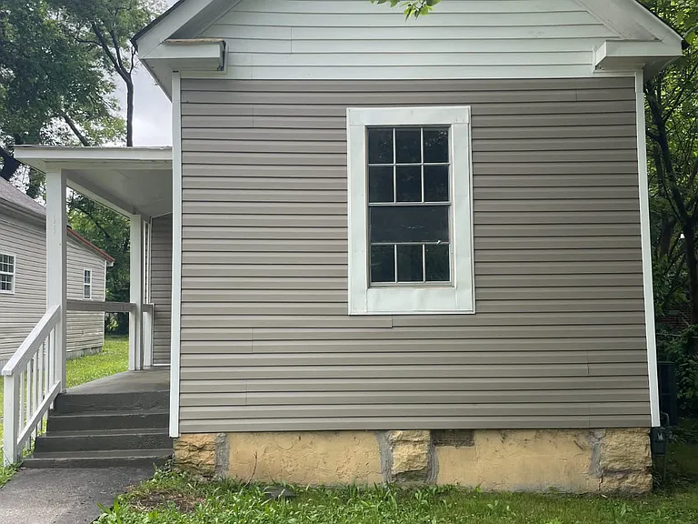 1110 N Hawthorne St — Photo 2