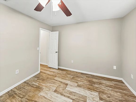 3rd image of 4713 Four Lakes Dr