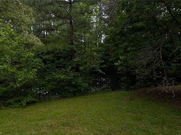 5th image of 171 Newcomb Ln