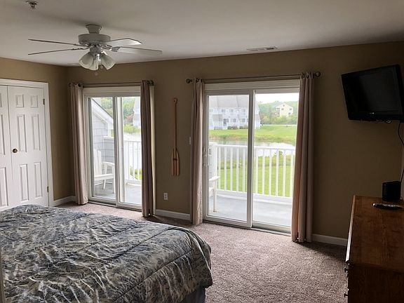 5th image of 9703 Village Ln #B2
