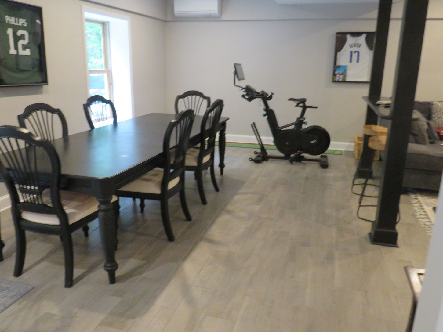  finished basement w table for 6