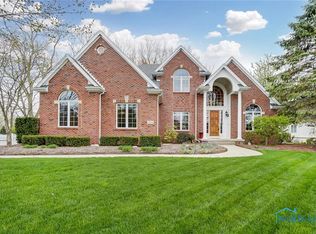2310 Waterford Village Dr, Sylvania, OH 43560
