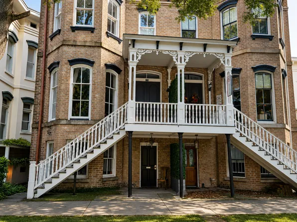 210 W Hall St, Savannah, GA