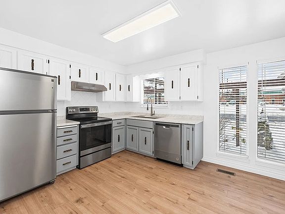 2nd image of 211 & 213 W Hastings Ave #213