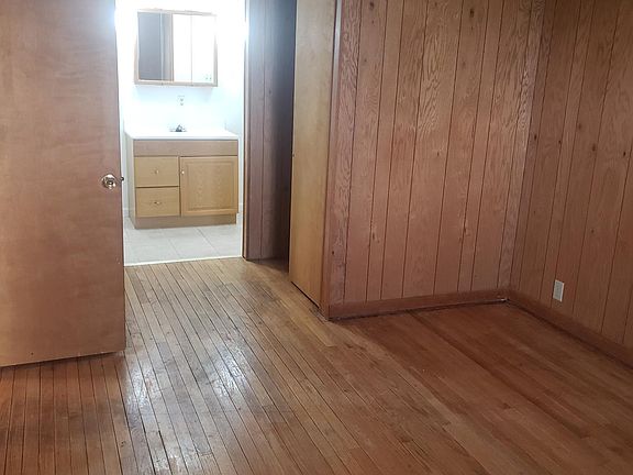5th image of 418 N Market St