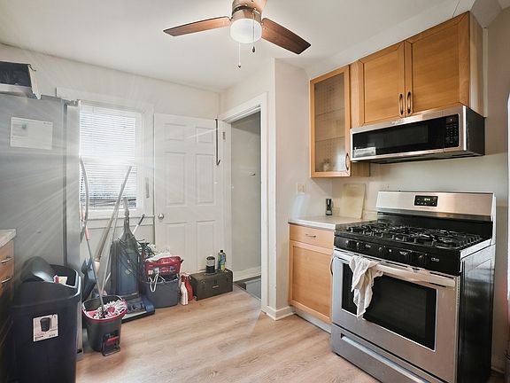 5th image of 215 Barr Elms Ave