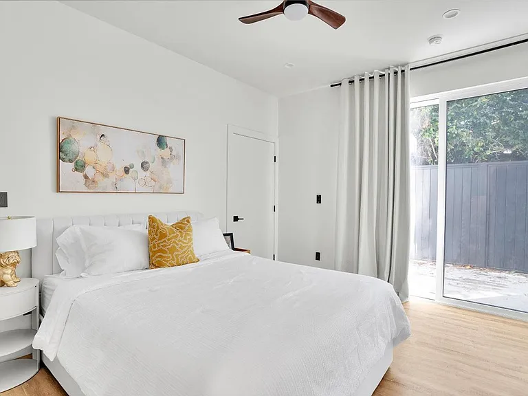 1720 S Centinela Ave — Photo 10