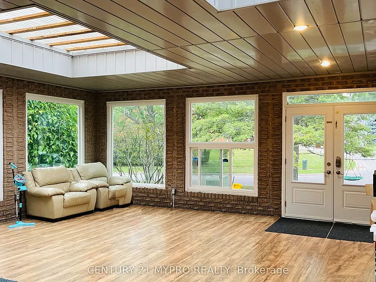 575 Lombardy Ave #MAIN — Photo 3