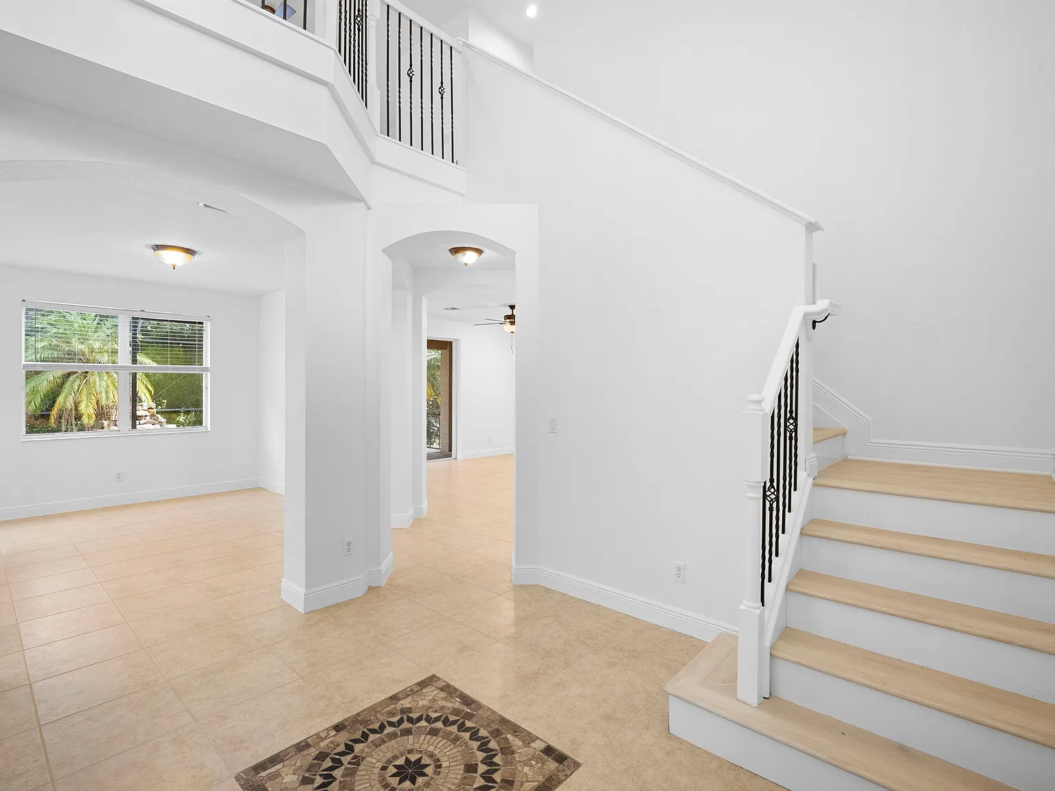4 bed, 2877 sqft, $4,250 — Photo 4