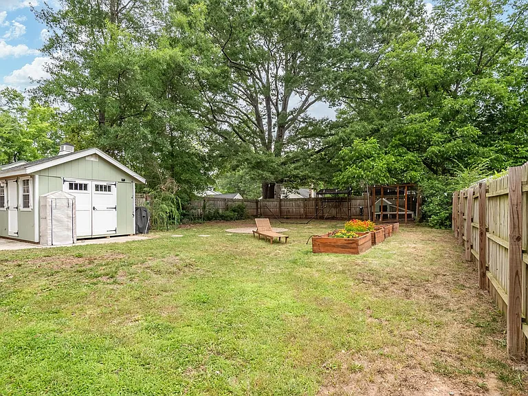 506 N Maple St — Photo 21
