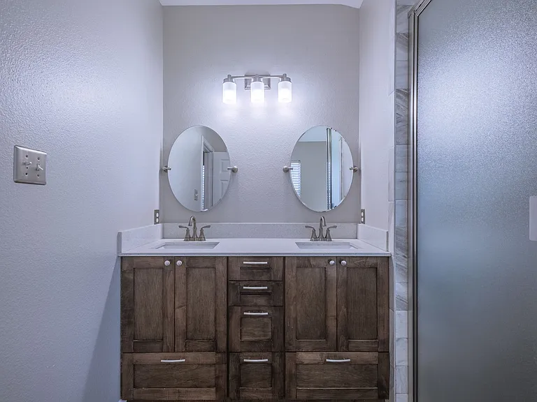 645 Fort Thomas Pl — Photo 23