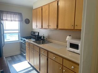22-27 28th St #2, Astoria, NY 11105