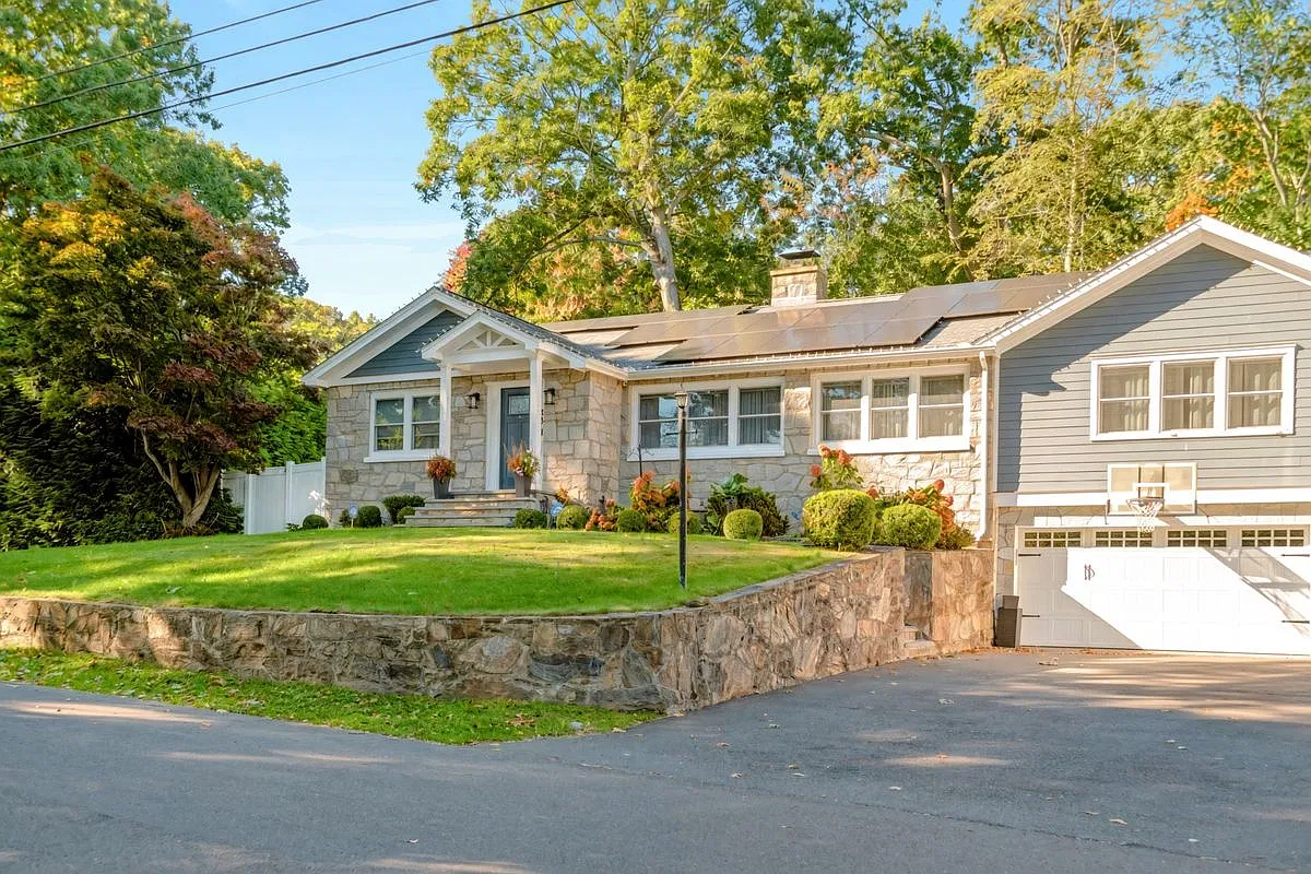 3 bed, 3.0 bath, 1838 sqft, $5,000 — Photo 3