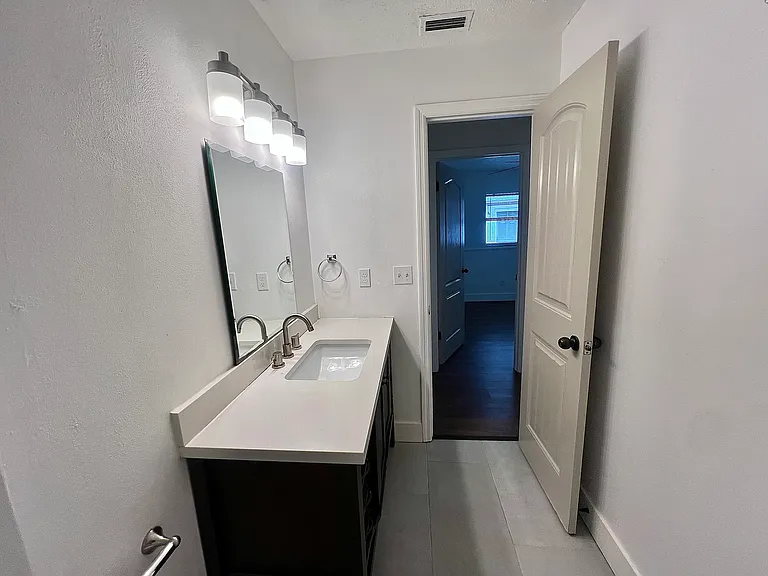 4614 E Seneca Ave — Photo 25