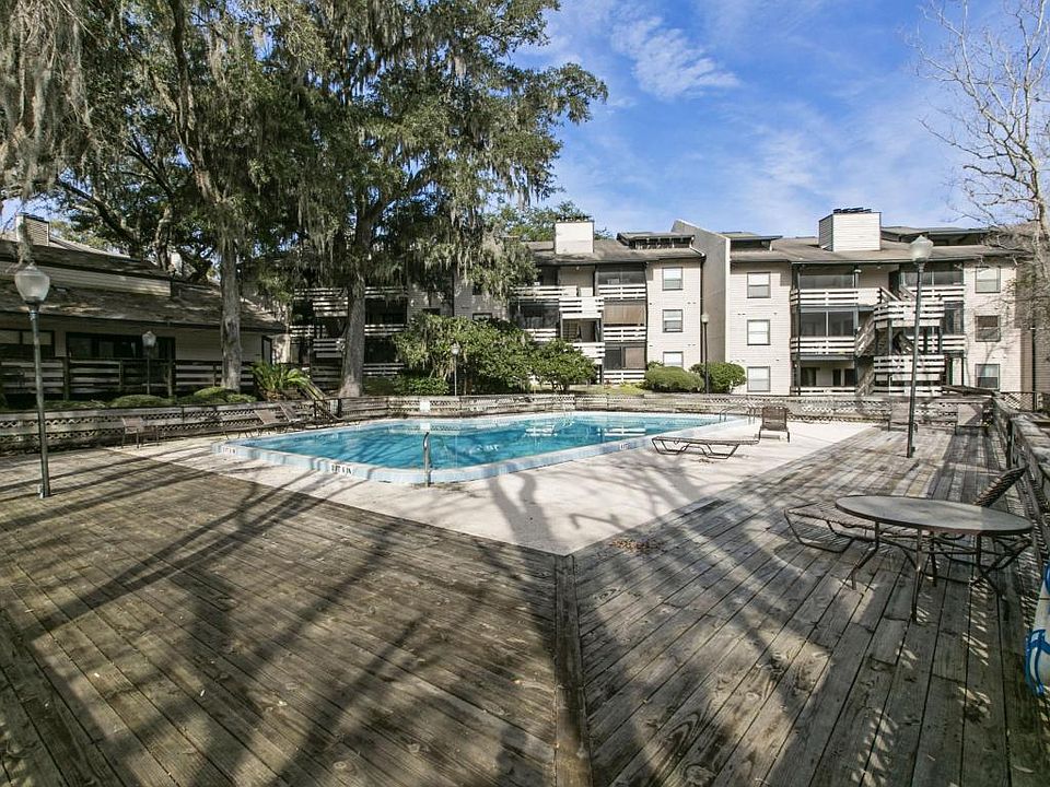 1st image of 1604 Arcadia Dr Unit 304