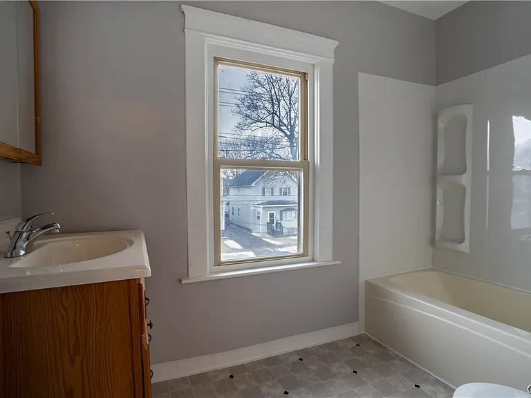 208 E Clark St #1 — Photo 9