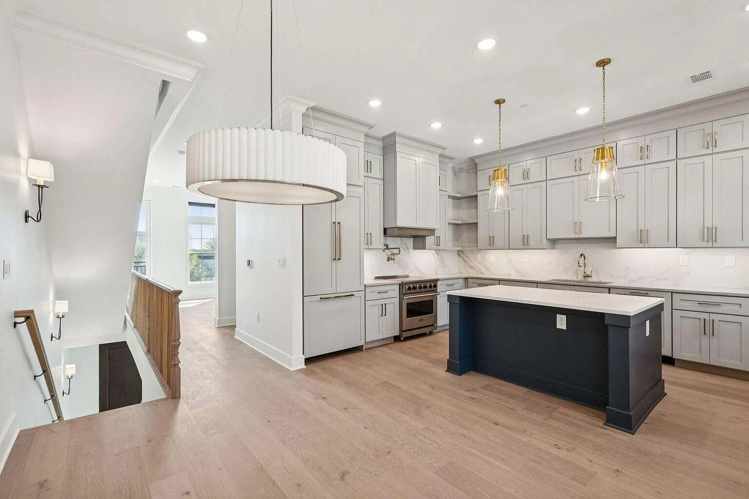 2 bed, 2.5 bath, 2541 sqft, $15,000 — Photo 4