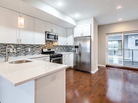 3rd image of 1310 N Hope St #2B