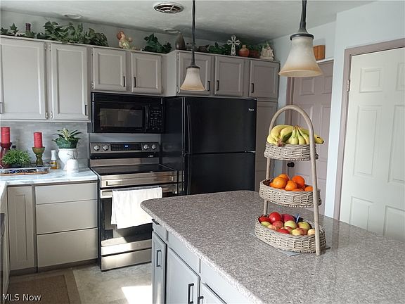 3rd image of 13578 Foxcroft Dr