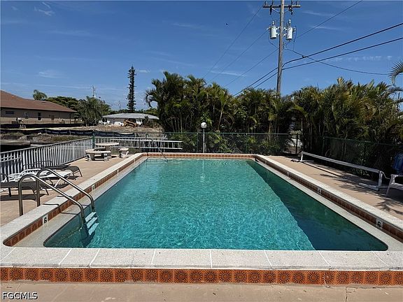 5th image of 4539 SE 6th Pl APT 2C