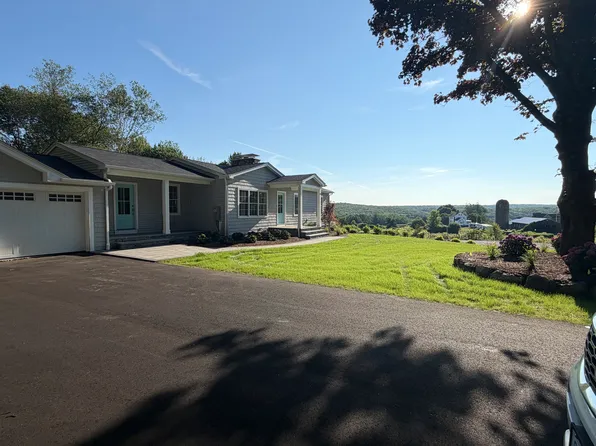 40 Capron Rd, Smithfield, RI 02917
