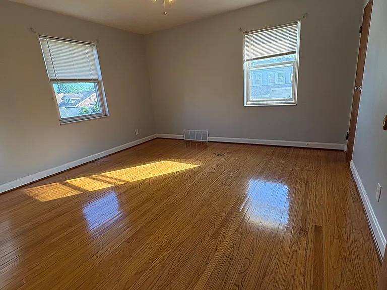 100 Iola Rd #4 — Photo 16