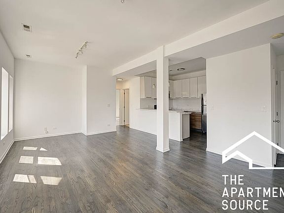 3rd image of 5200 N Broadway St APT 3E