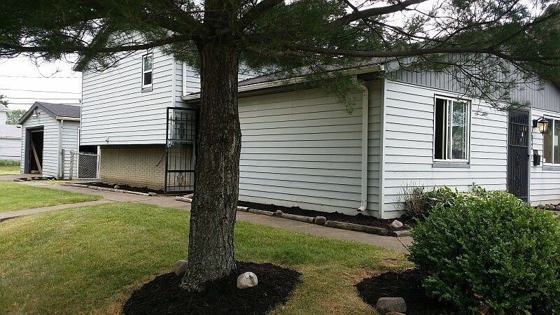 1st image of 1692 E 32nd St