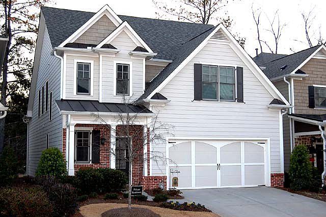 Professional Landscaping cared for by the HOA