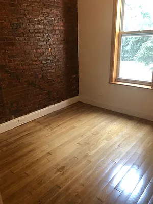 Rented by Alexander Bilu, LREB | media 25