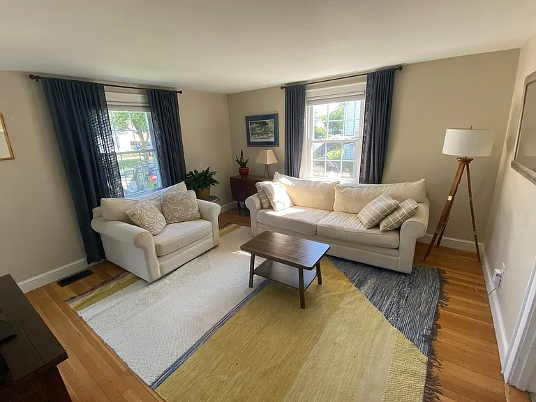 32 Loraine St — Photo 2