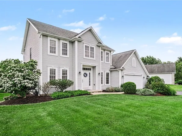 1032 Castle Bridge Xing, Webster, NY 14580