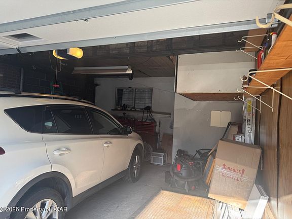 4th image of 631 Perry Ct