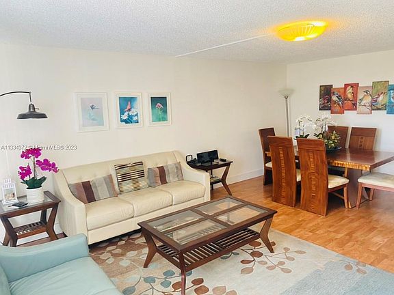 4th image of 18021 Biscayne Blvd APT 301