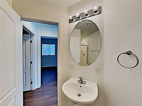 3rd image of 654 Velvet Silk St