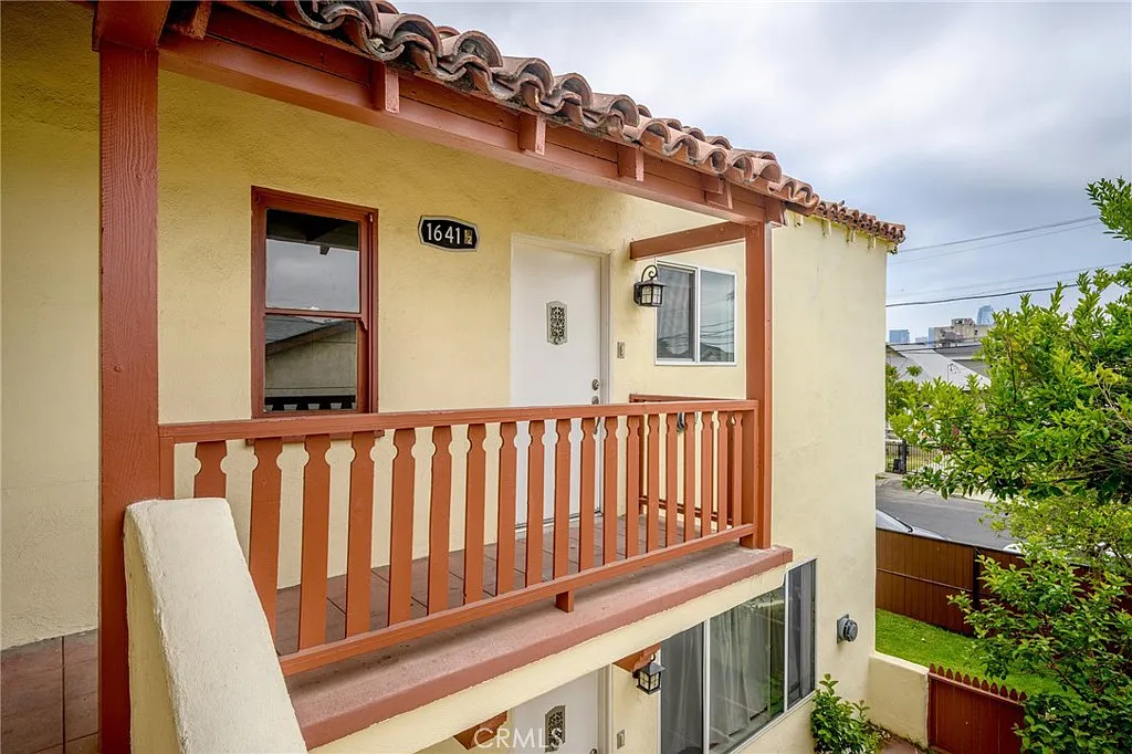 2 bed, 800 sqft, $2,200 — Photo 3