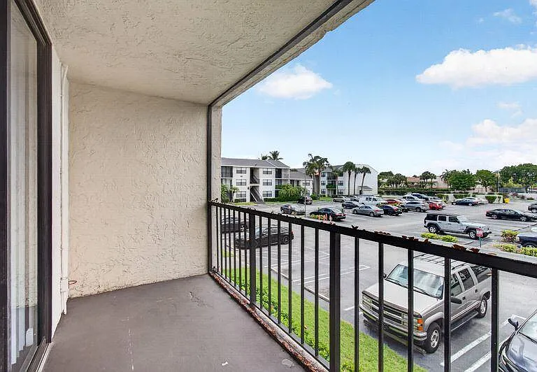 728 Executive Center Dr #29 — Photo 15