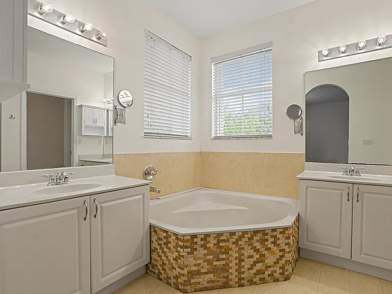 20234 SW 128th Pl — Photo 20