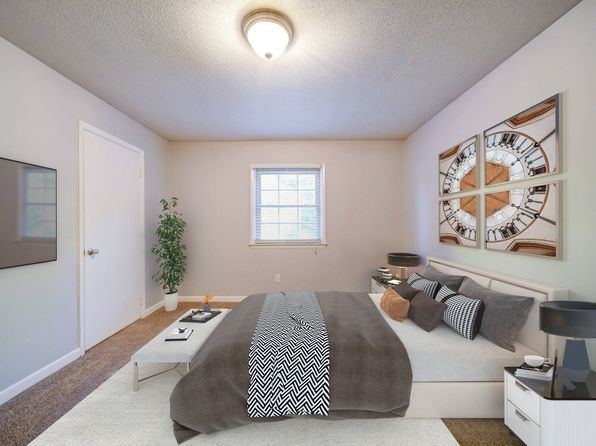 Colonial House Apartments | 818 2nd Street Pl NE, Hickory, NC
