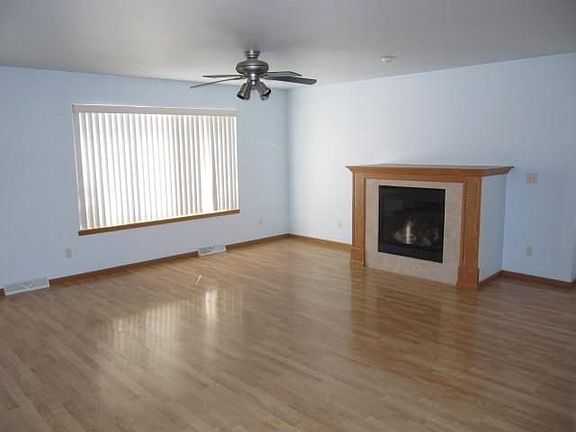 3rd image of 814 Ethan Allen Dr