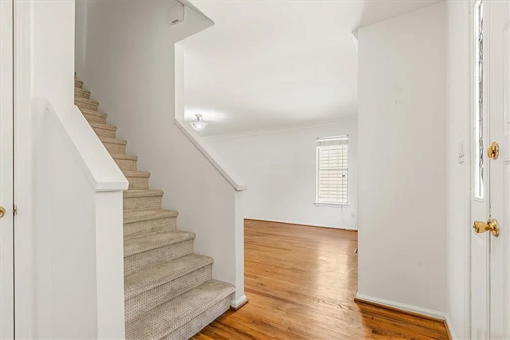 4 bed, 3.5 bath, 1938 sqft, $3,195 — Photo 3
