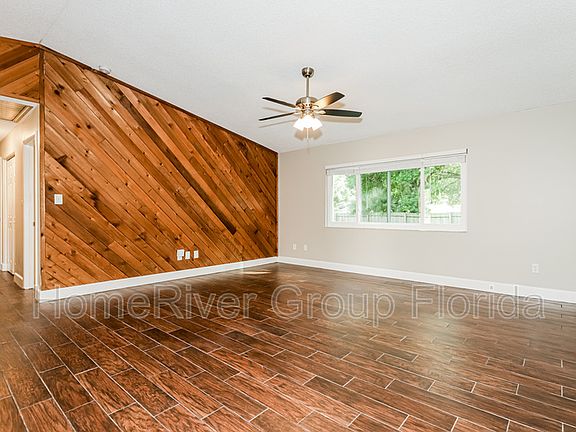 3rd image of 3918 Garnet Dr
