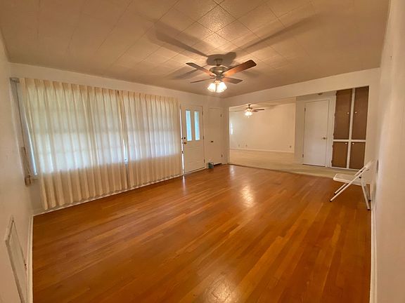 3rd image of 1439 Avenue E