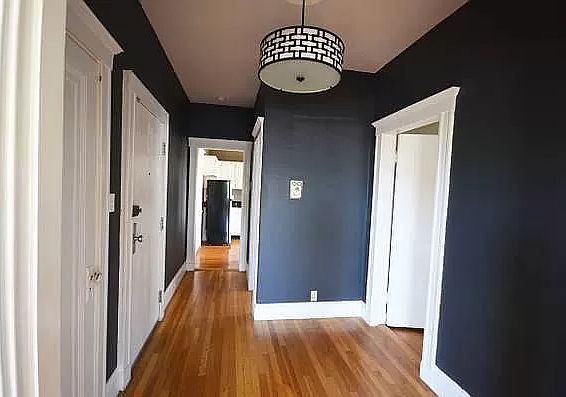 Foyer & hallway