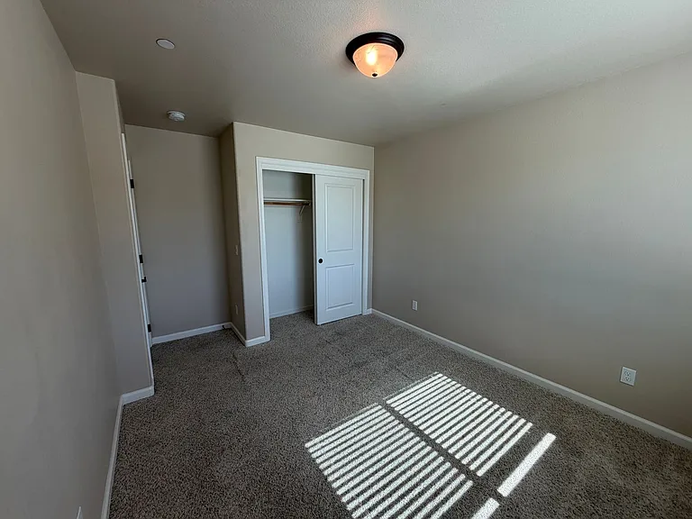 1194 Velarde Cir — Photo 32