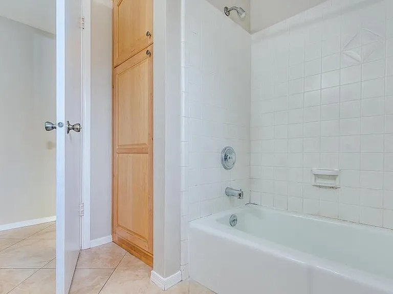 2439 E Del Rio Dr — Photo 45