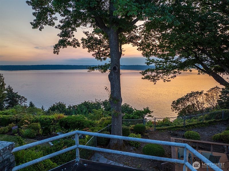 2nd image of 10445 Marine View Drive SW