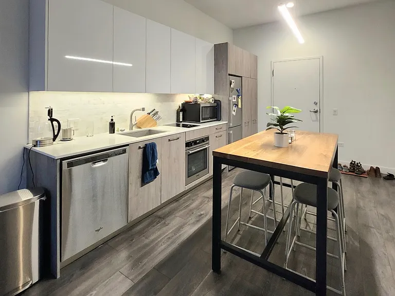 3420 N Lincoln Ave #206 — Photo 2