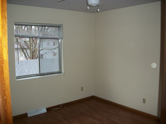 2nd image of 465 Brentwood Dr #B465